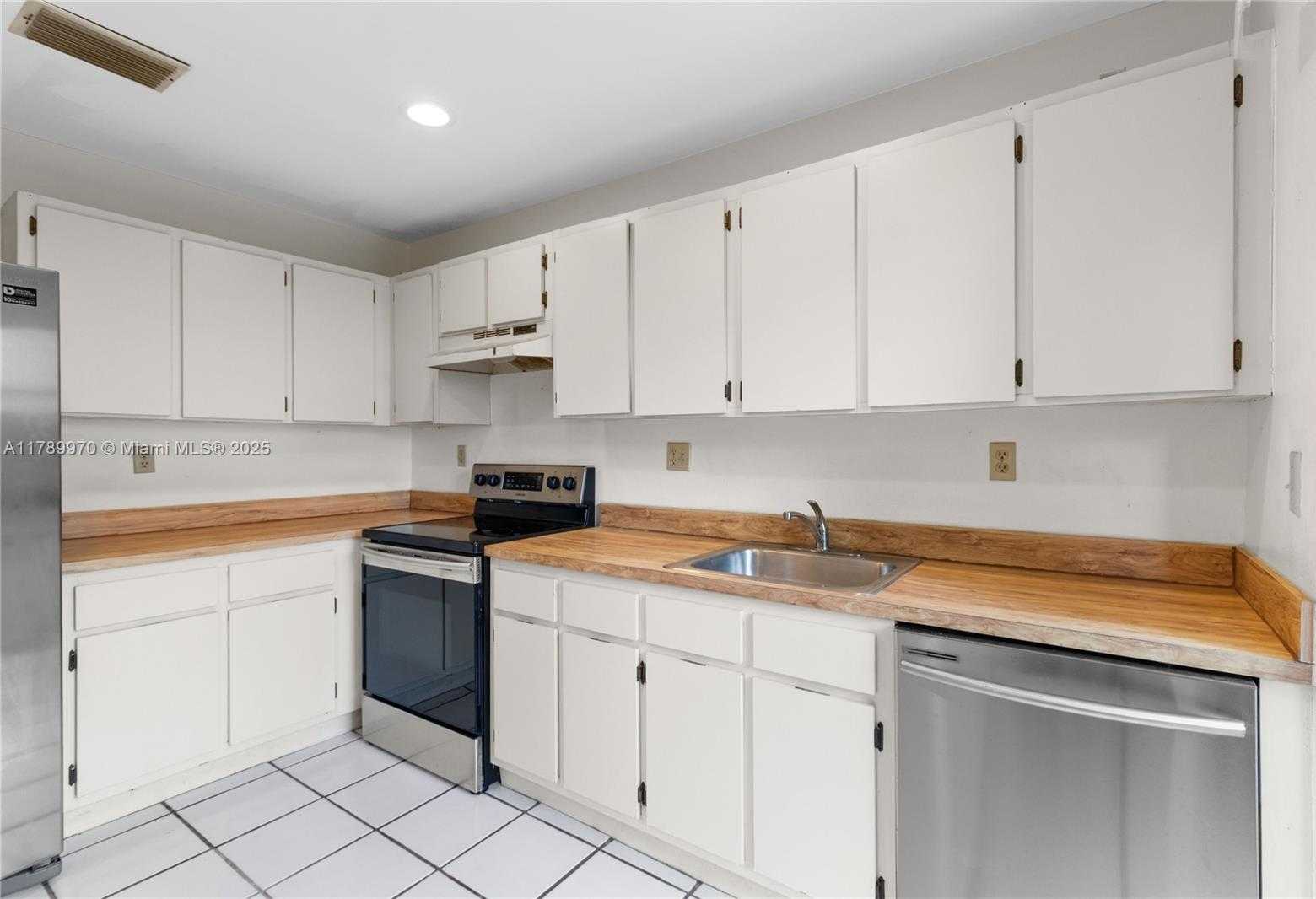 Small Image of 11048 SOUTH WEST 154TH CT, Miami Number 6