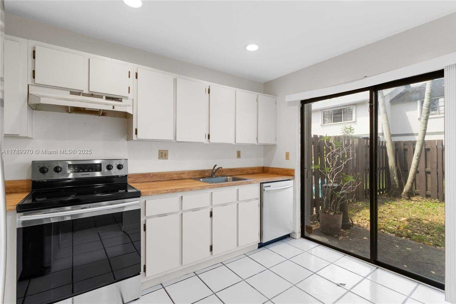 Small Image of 11048 SOUTH WEST 154TH CT, Miami Number 7