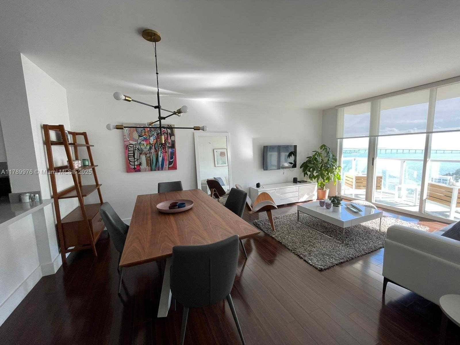 Small Image of 1155 BRICKELL BAY DR #1707, Miami Number 4