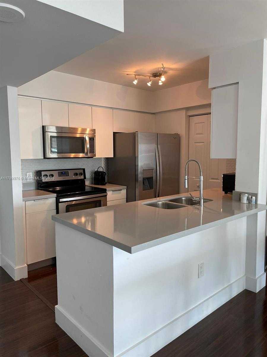 Small Image of 1155 BRICKELL BAY DR #1707, Miami Number 5