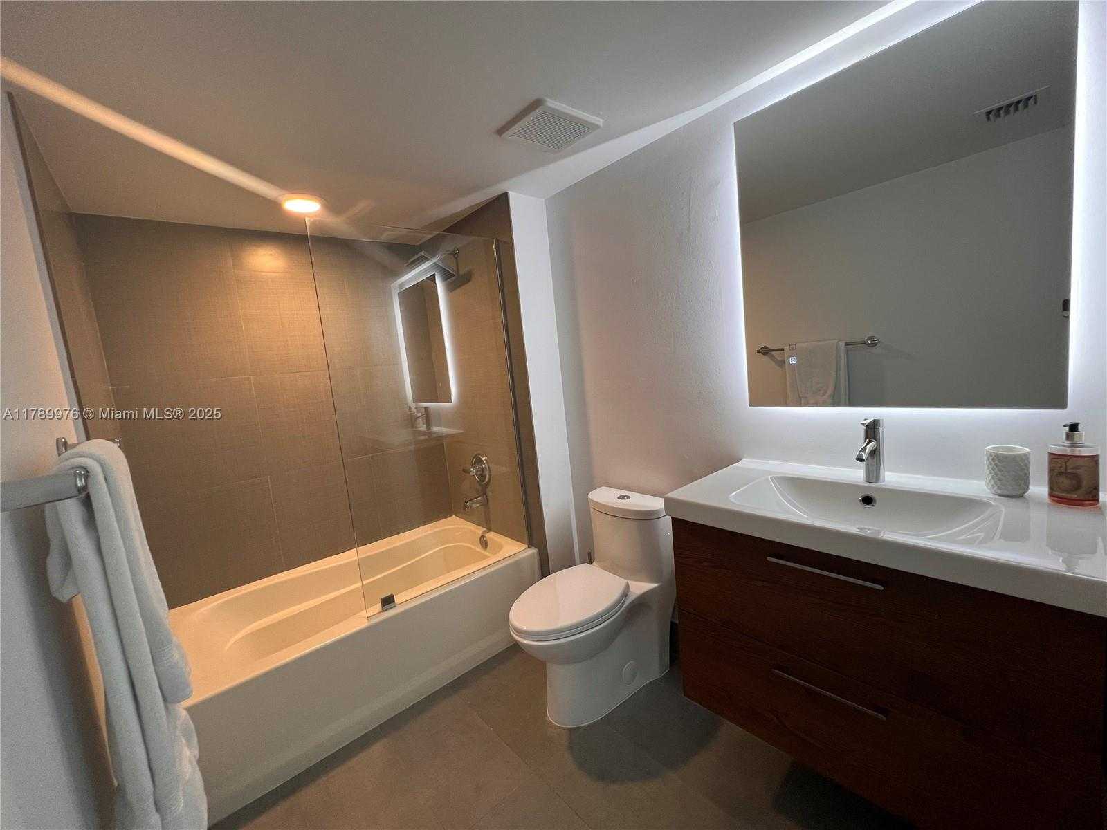 Small Image of 1155 BRICKELL BAY DR #1707, Miami Number 8