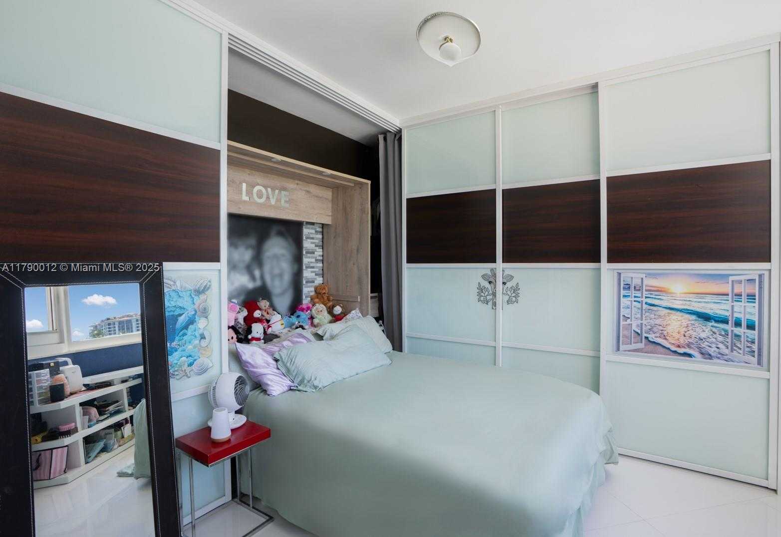 Small Image of 300 SOUTH POINTE DR #402, Miami Beach Number 11