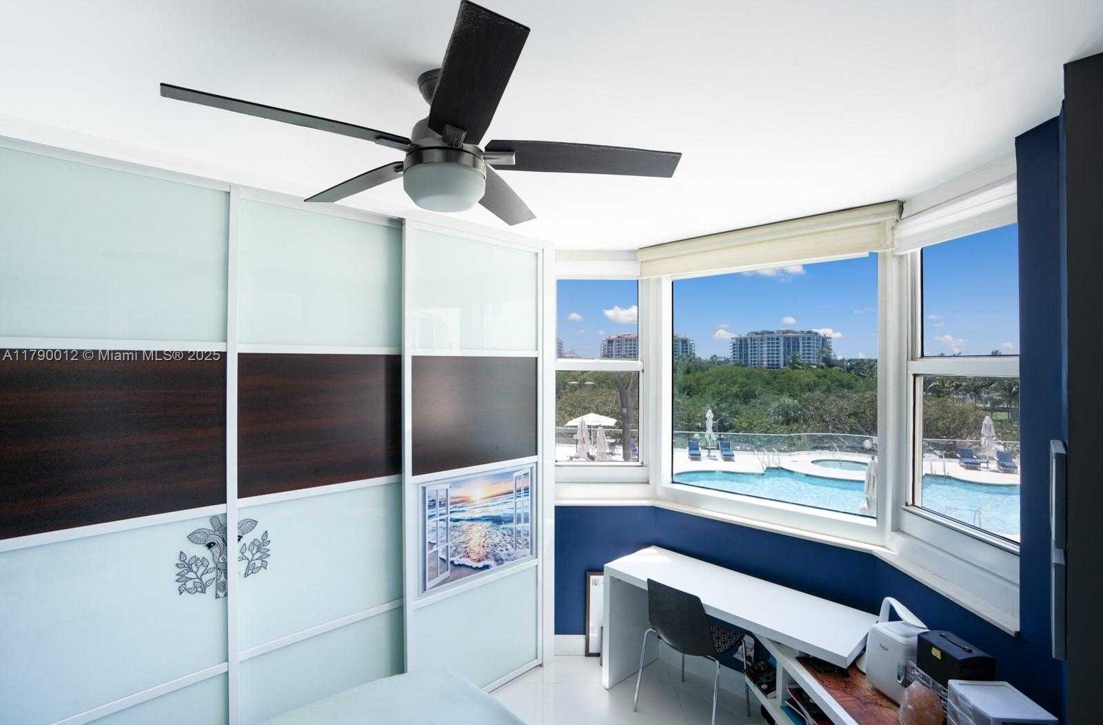 Small Image of 300 SOUTH POINTE DR #402, Miami Beach Number 12