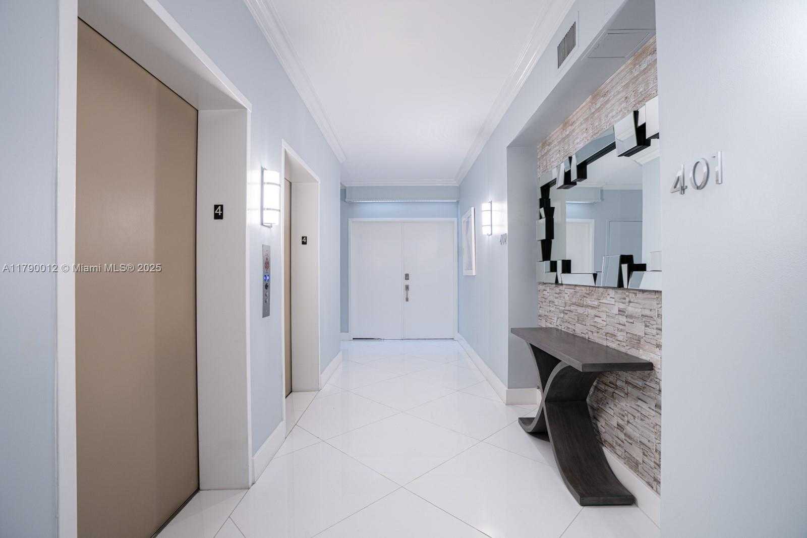 Small Image of 300 SOUTH POINTE DR #402, Miami Beach Number 14