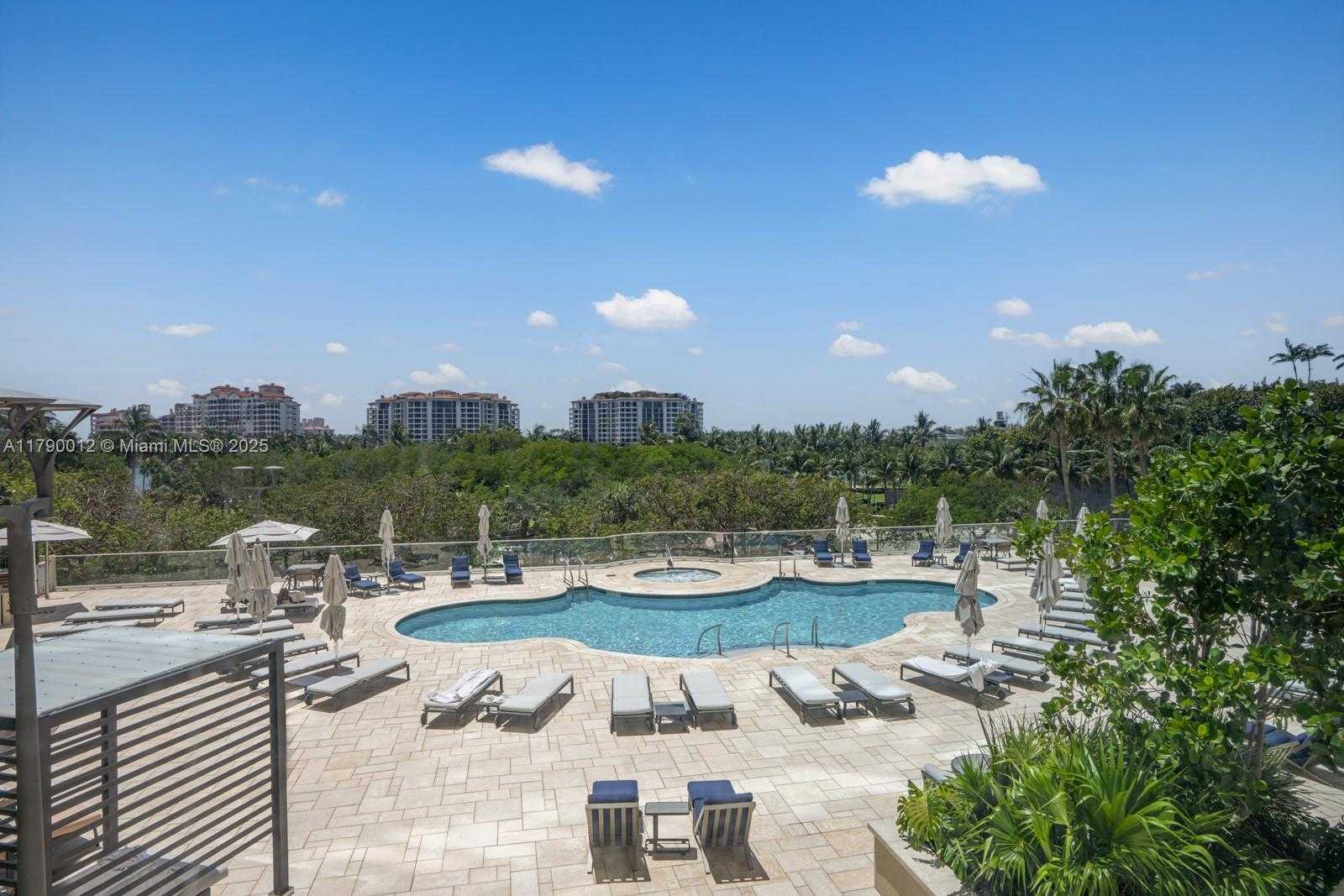 Small Image of 300 SOUTH POINTE DR #402, Miami Beach Number 15