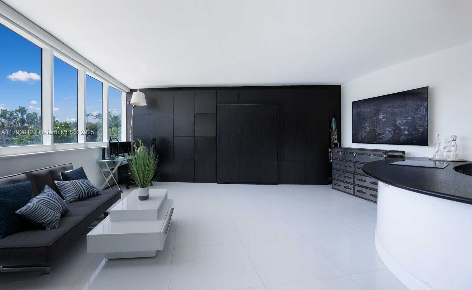 Small Image of 300 SOUTH POINTE DR #402, Miami Beach Number 4