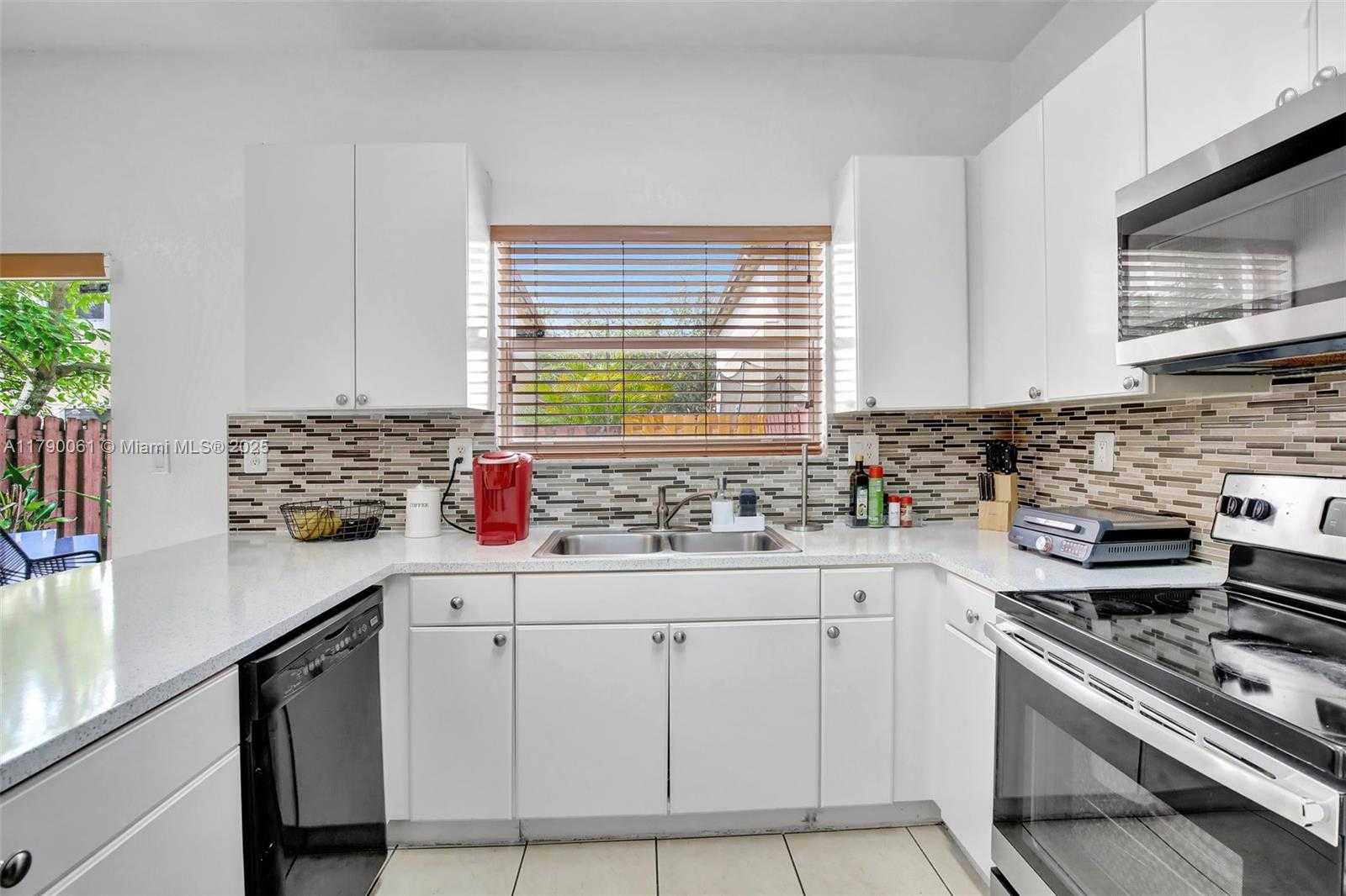 Small Image of 14098 SOUTH WEST 51ST CT, Miramar Number 18