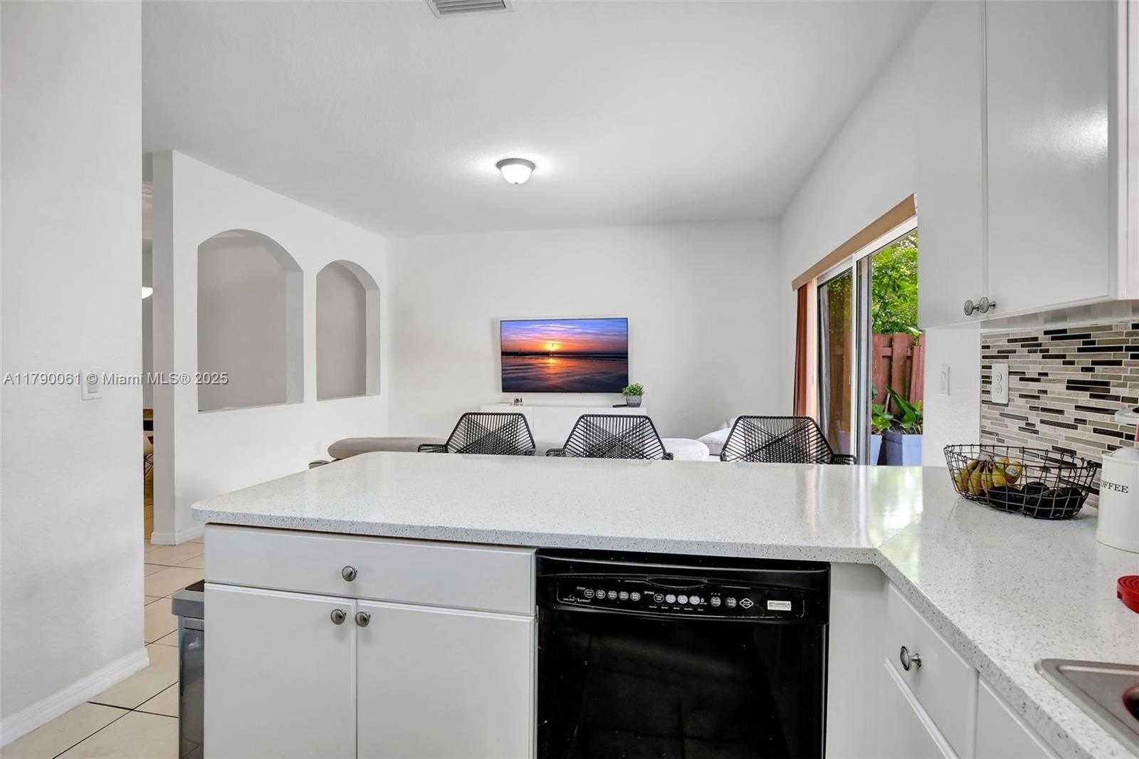 Small Image of 14098 SOUTH WEST 51ST CT, Miramar Number 19