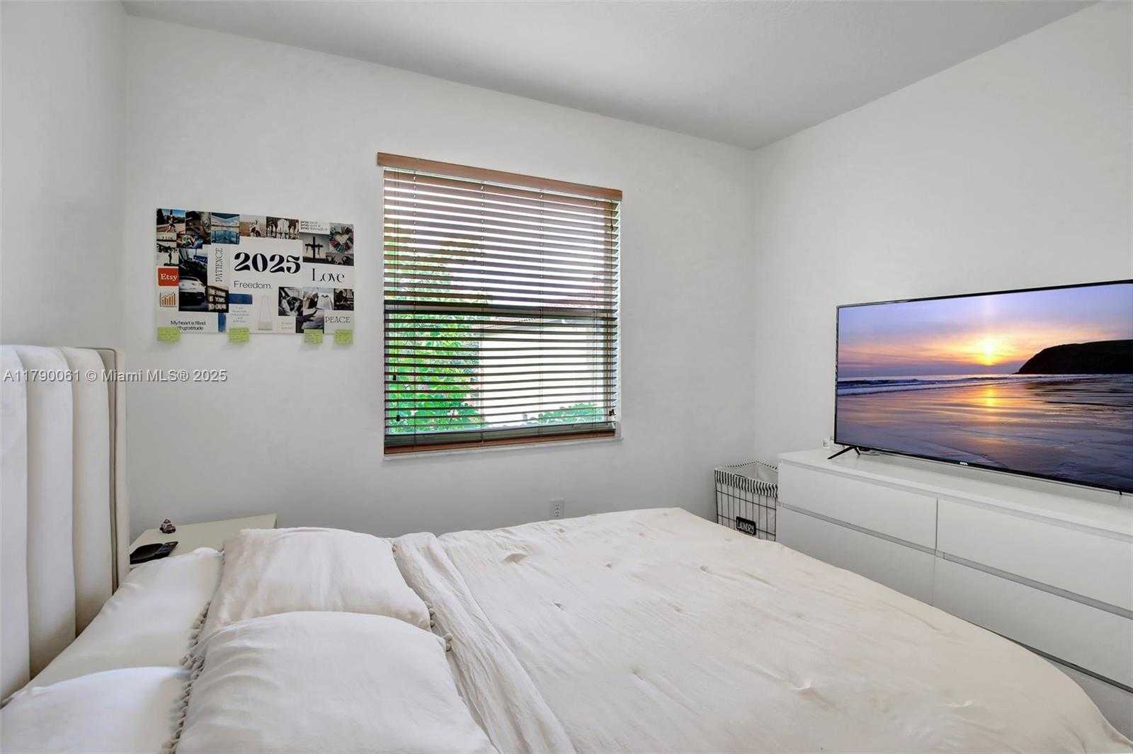 Small Image of 14098 SOUTH WEST 51ST CT, Miramar Number 24