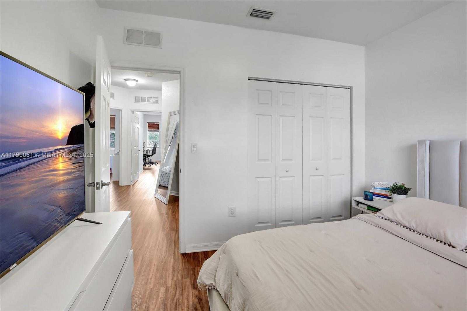 Small Image of 14098 SOUTH WEST 51ST CT, Miramar Number 25