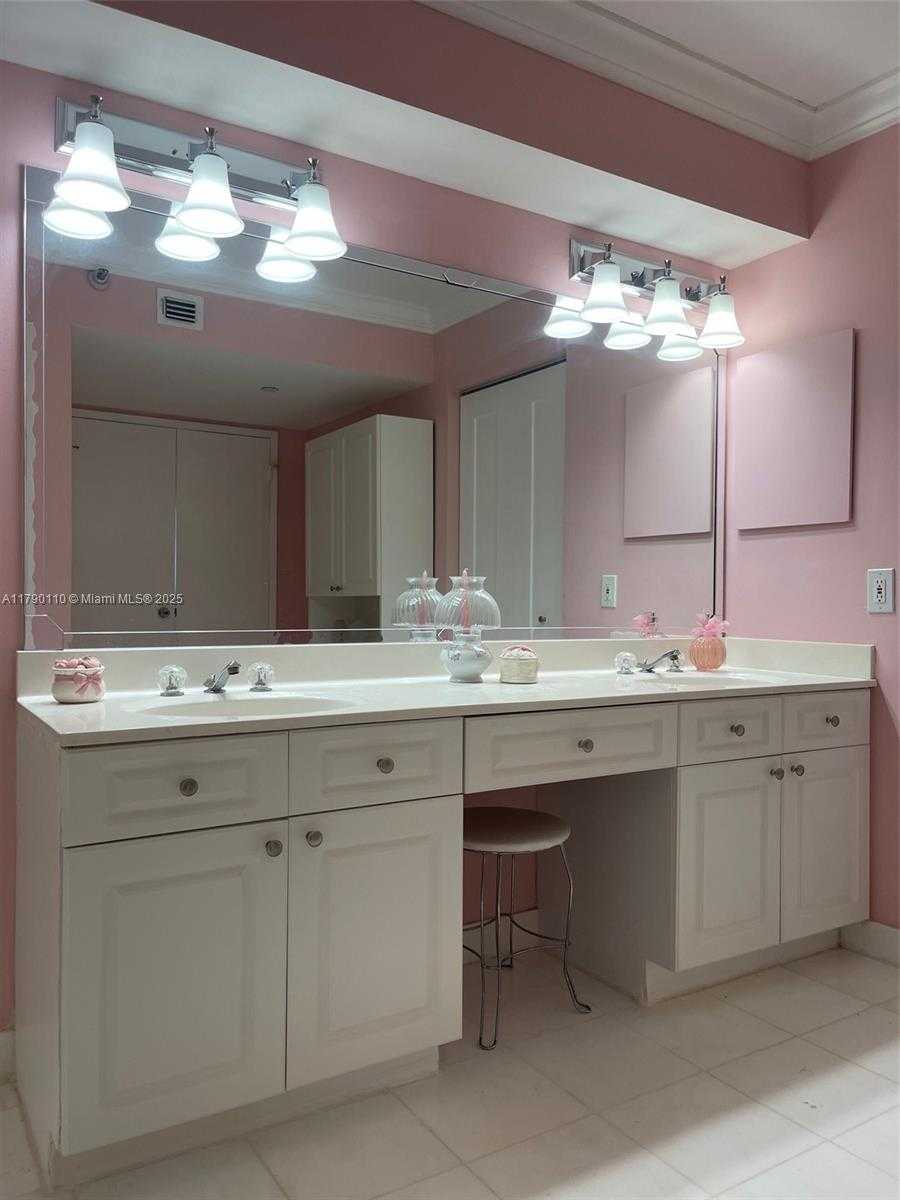 Small Image of 19101 NORTH EAST 36TH CT #1110, Aventura Number 31
