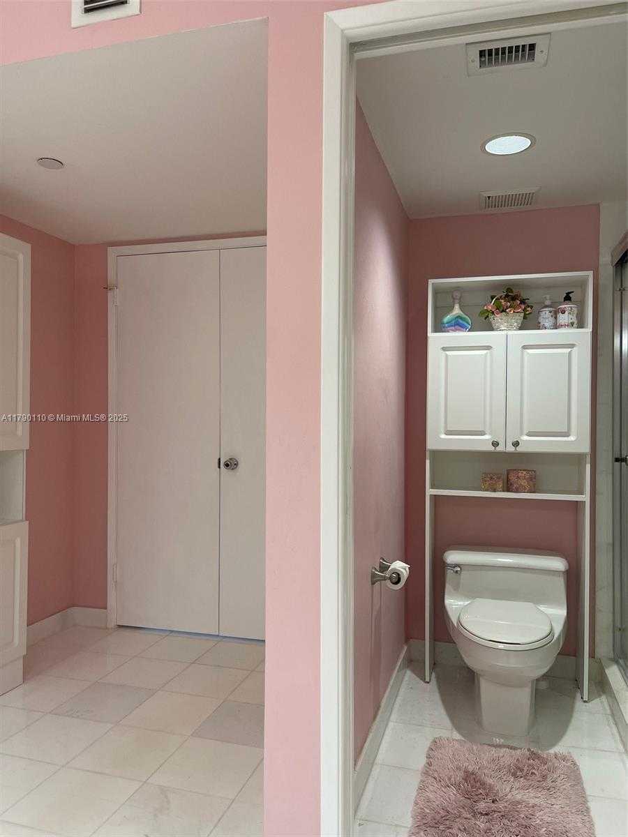 Small Image of 19101 NORTH EAST 36TH CT #1110, Aventura Number 32