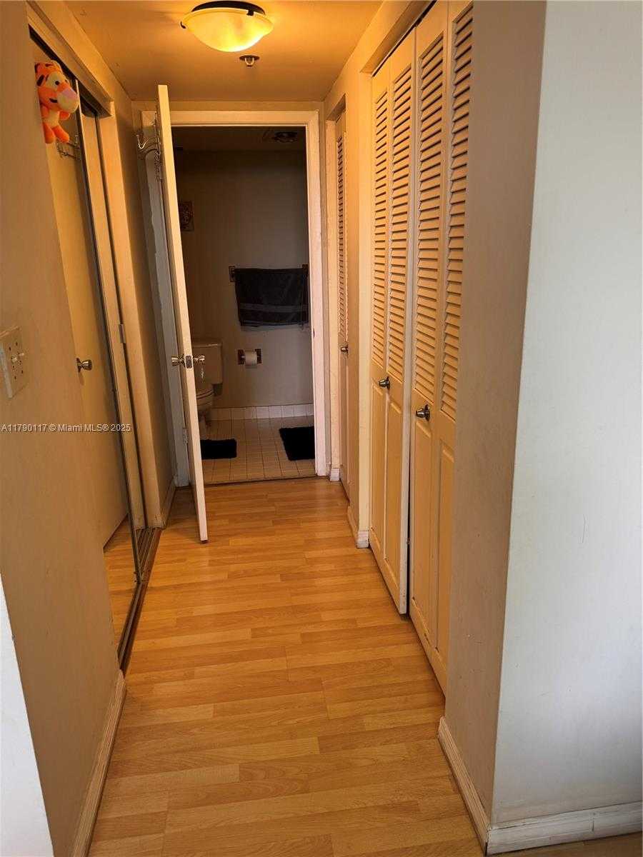 Small Image of 919 #504, Hollywood Number 19