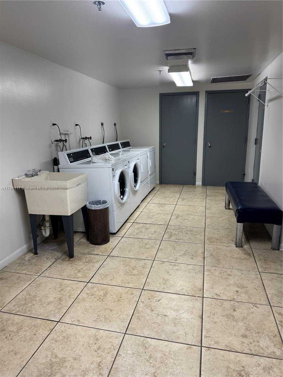 Small Image of 919 #504, Hollywood Number 26