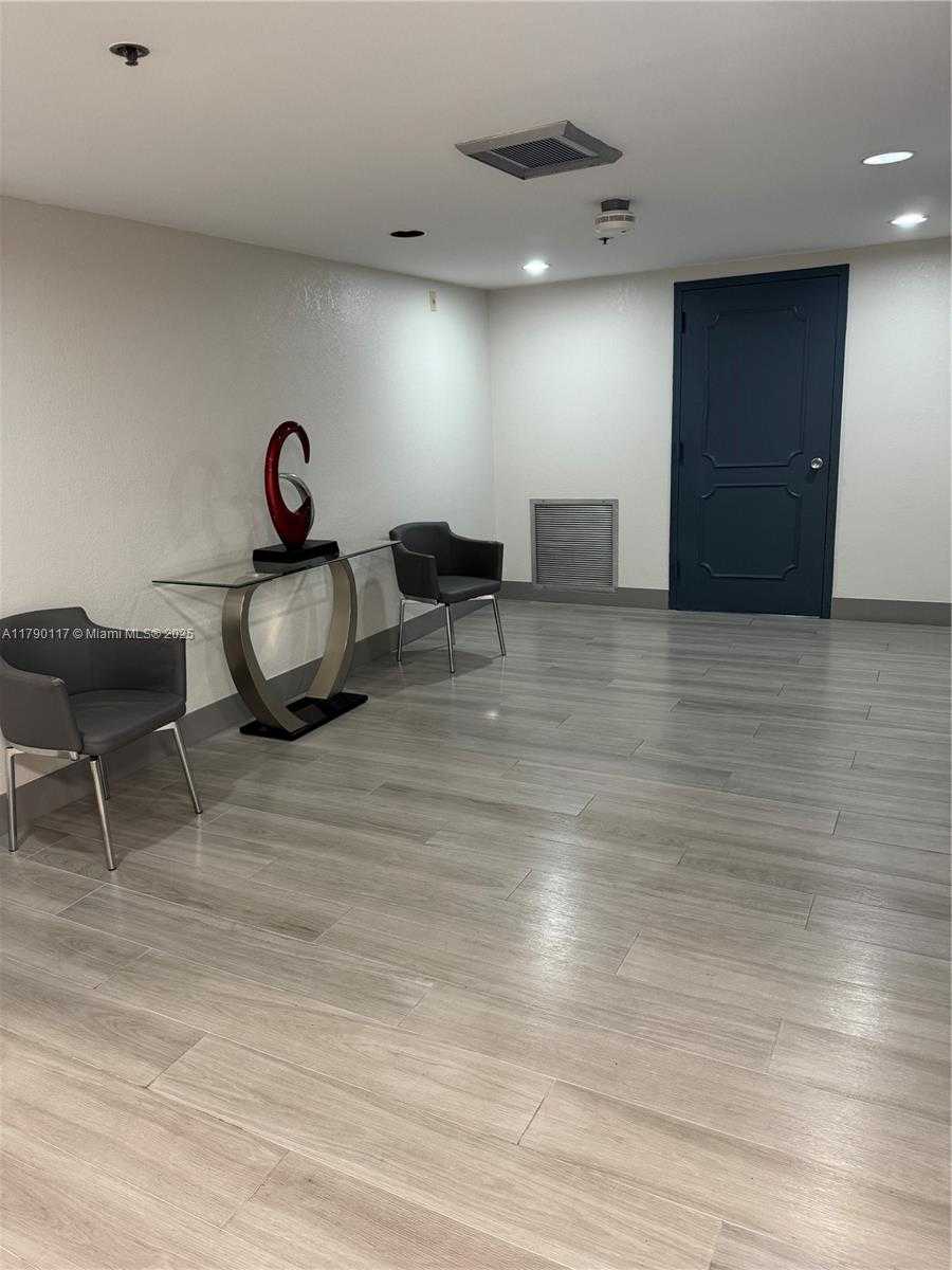 Small Image of 919 #504, Hollywood Number 32