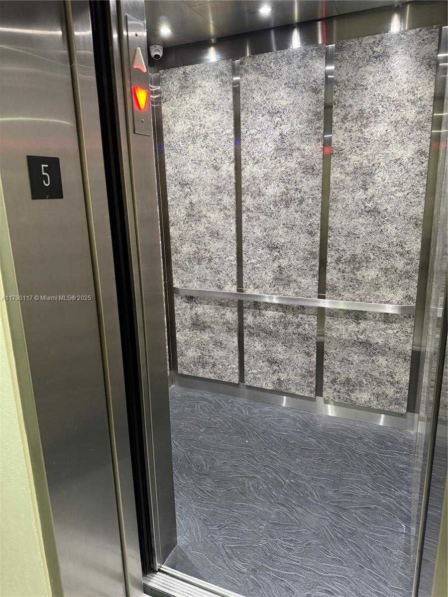 Small Image of 919 #504, Hollywood Number 33