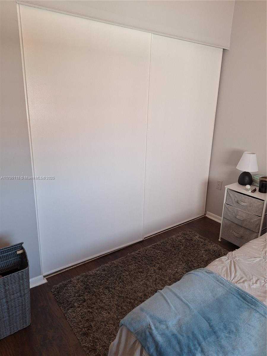 Small Image of 20907 #252-5, Aventura Number 11