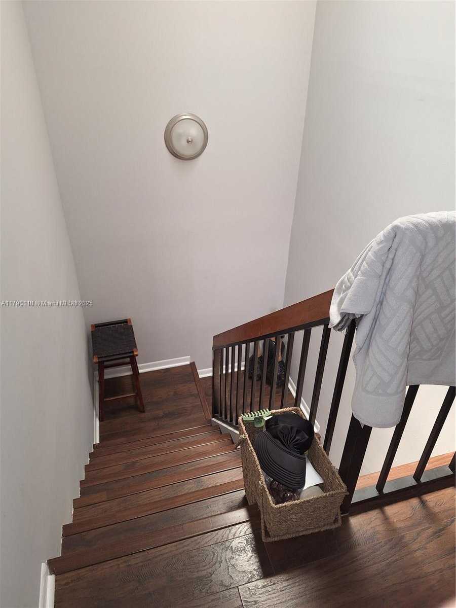 Small Image of 20907 #252-5, Aventura Number 13