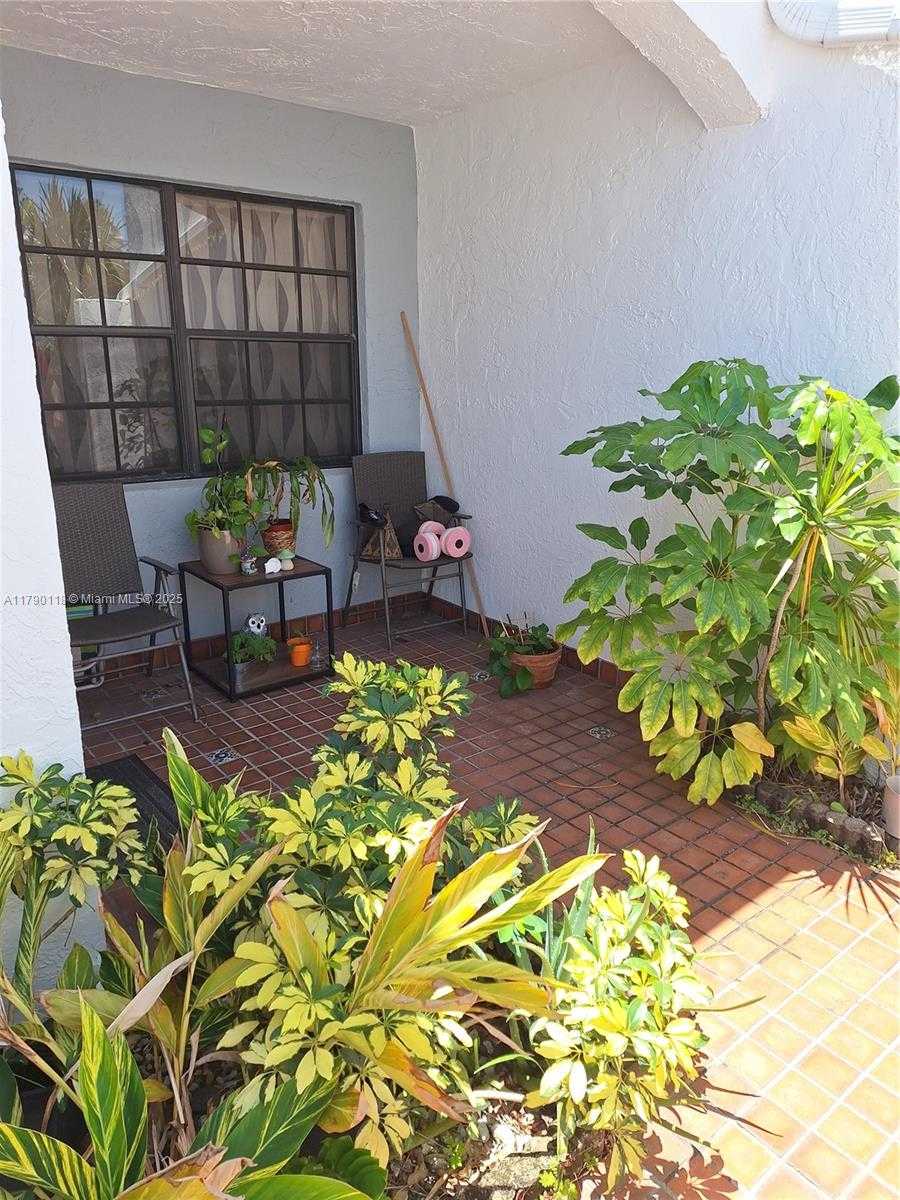 Small Image of 20907 #252-5, Aventura Number 15