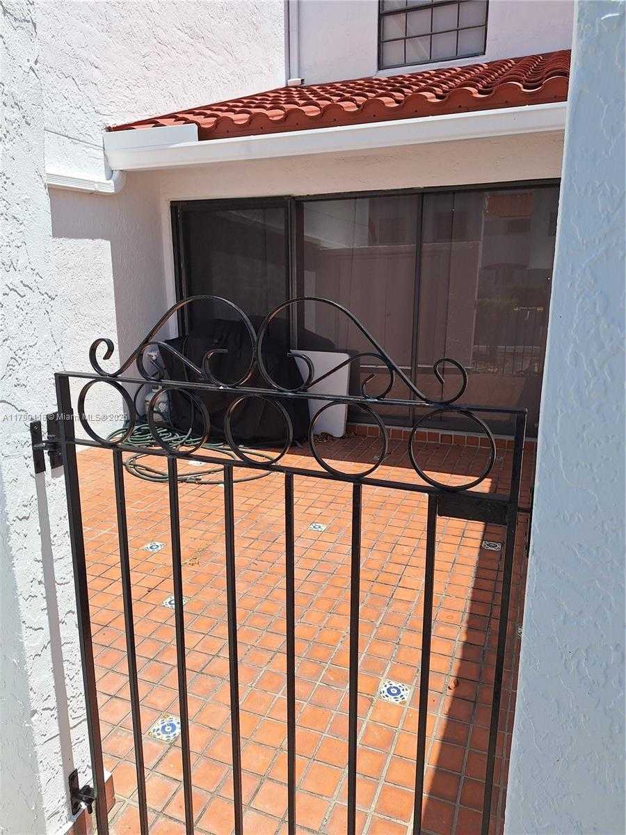 Small Image of 20907 #252-5, Aventura Number 16