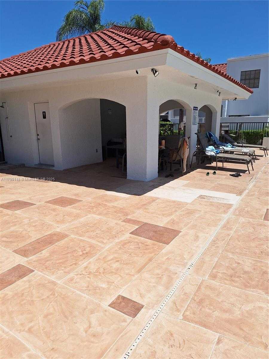 Small Image of 20907 #252-5, Aventura Number 18