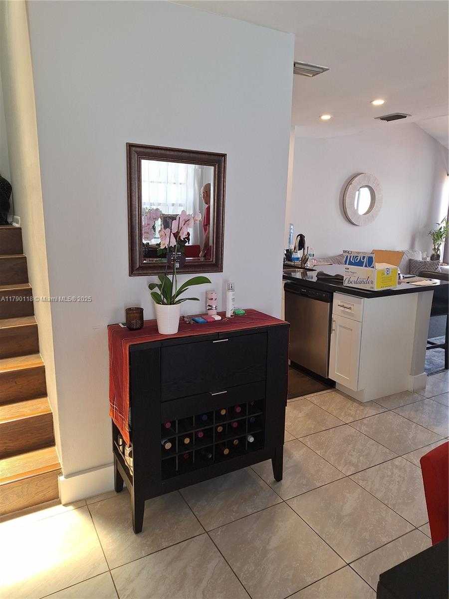 Small Image of 20907 #252-5, Aventura Number 4