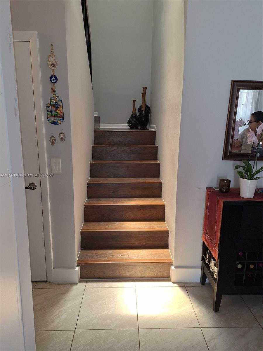 Small Image of 20907 #252-5, Aventura Number 7