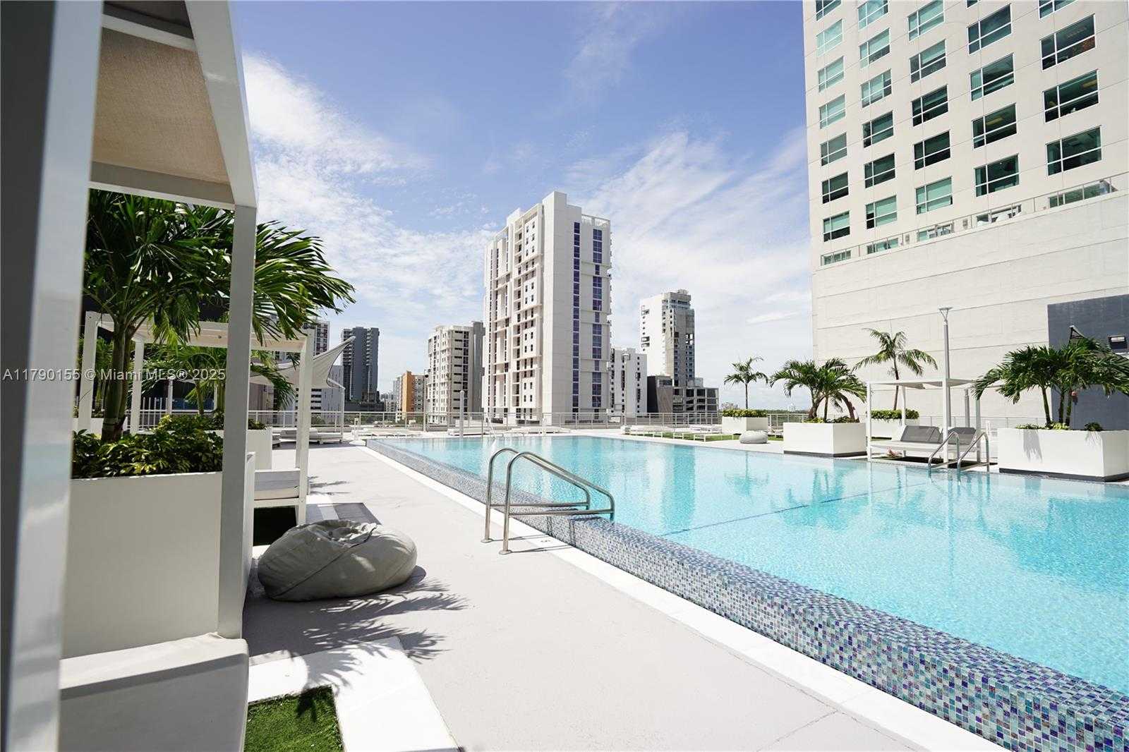 Small Image of 690 SOUTH WEST 1ST CT #2032, Miami Number 16