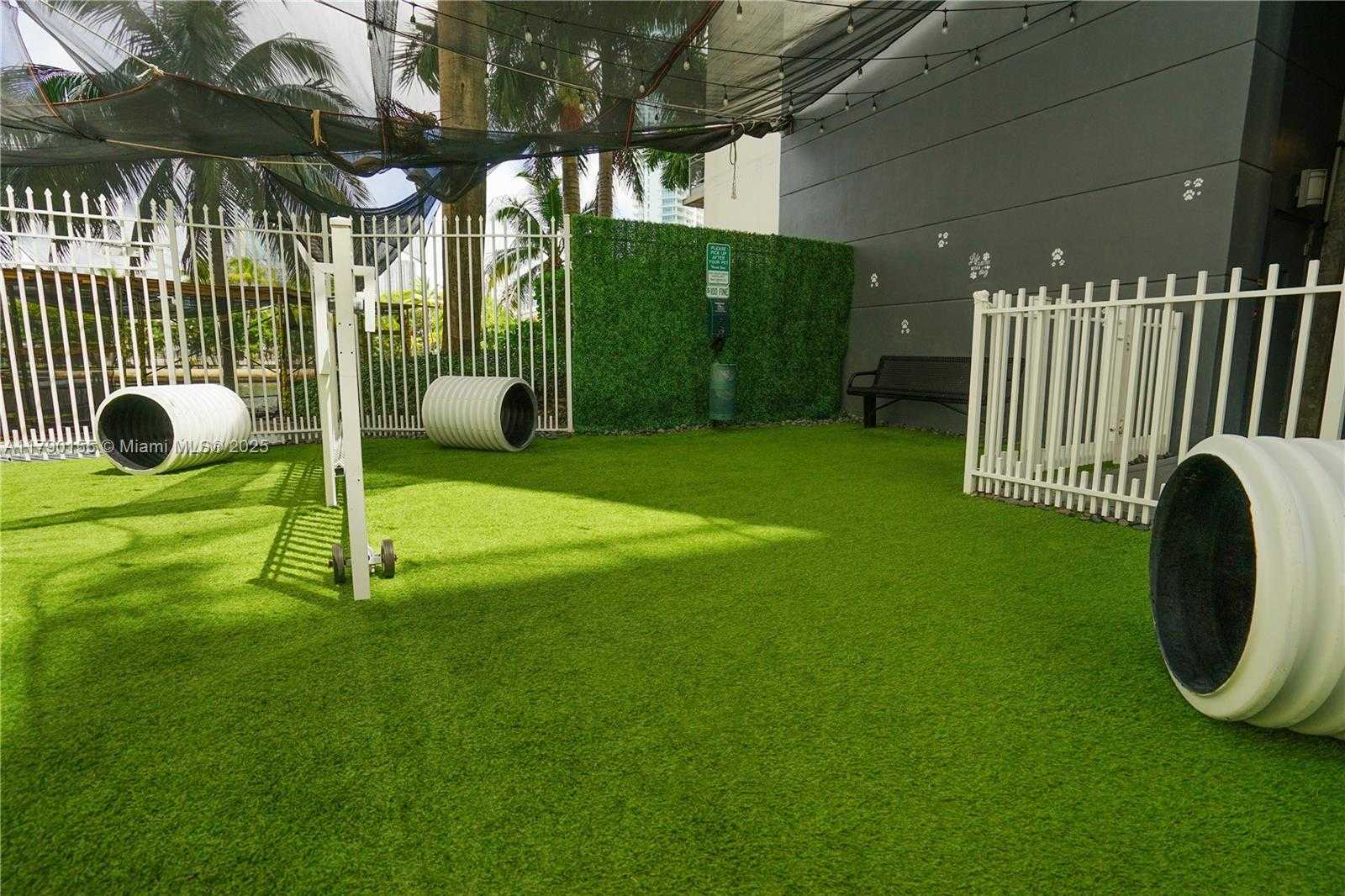 Small Image of 690 SOUTH WEST 1ST CT #2032, Miami Number 21