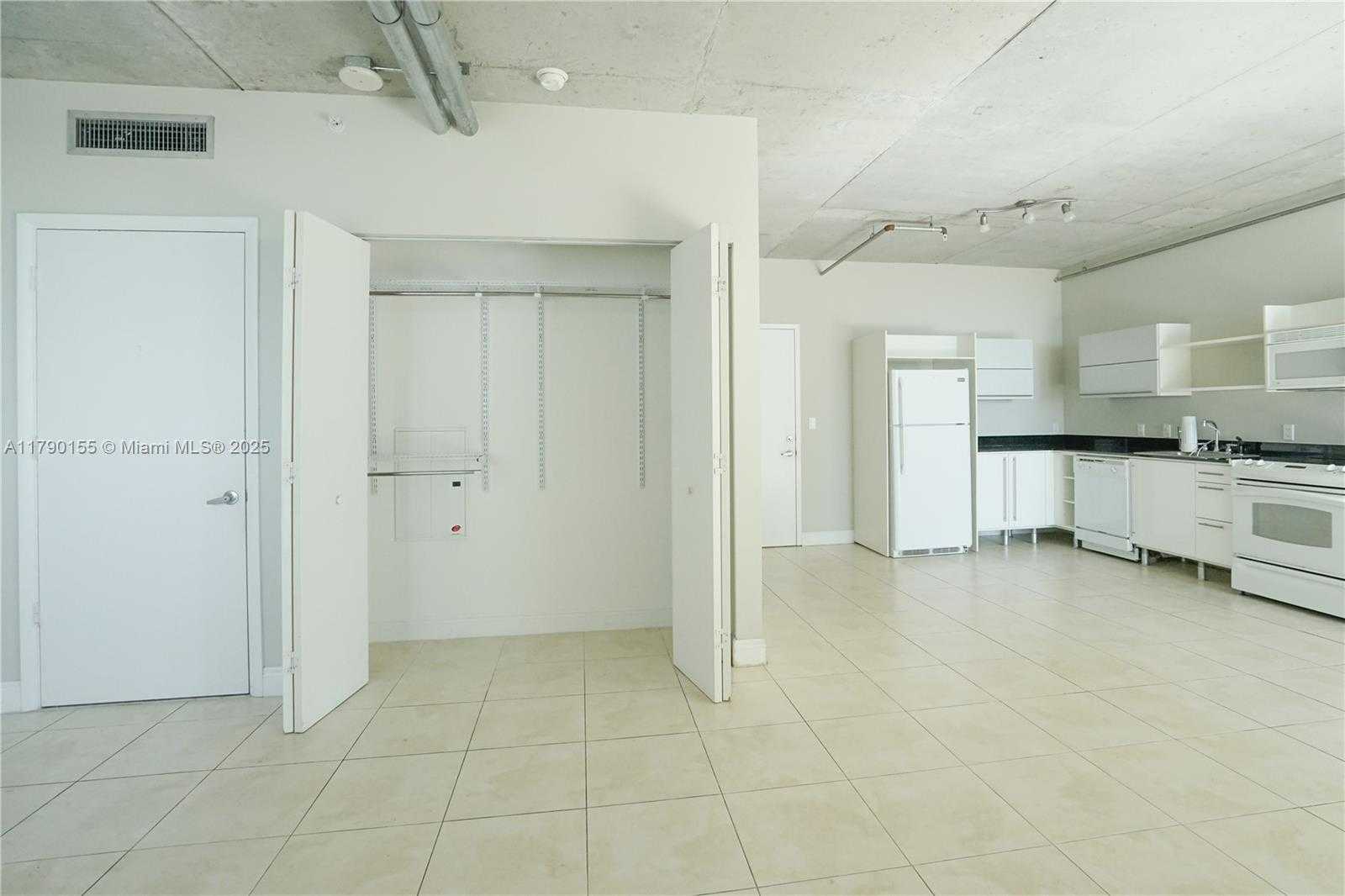 Small Image of 690 SOUTH WEST 1ST CT #2032, Miami Number 4