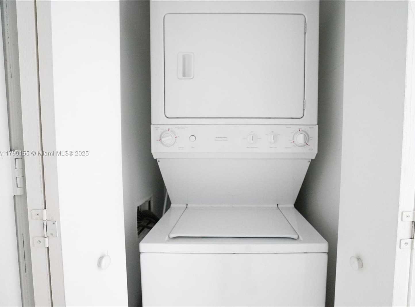 Small Image of 690 SOUTH WEST 1ST CT #2032, Miami Number 7