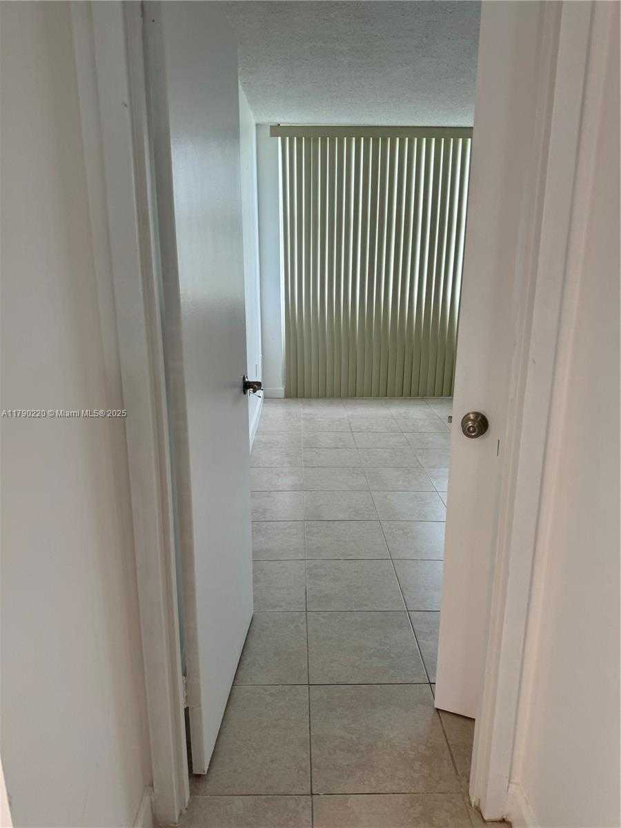 Small Image of 1420 BRICKELL BAY DR #103A1, Miami Number 10