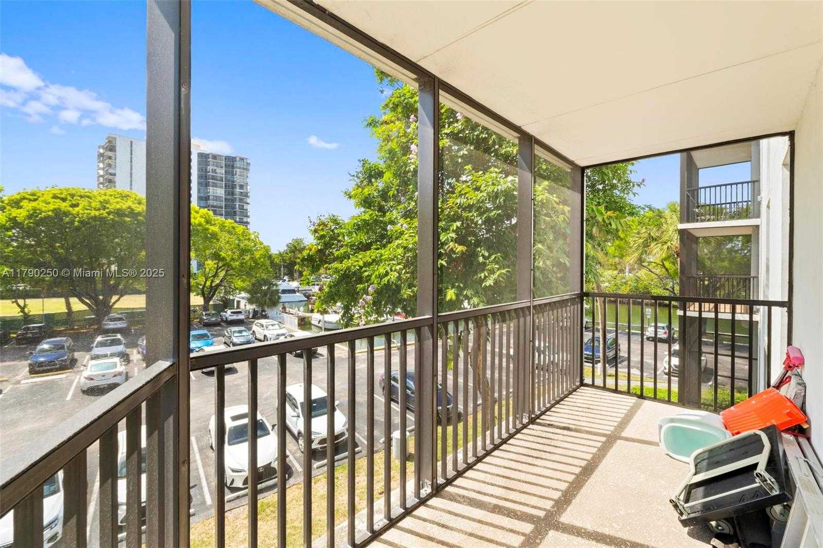 Small Image of 3401 NORTH COUNTRY CLUB DR #311, Aventura Number 14