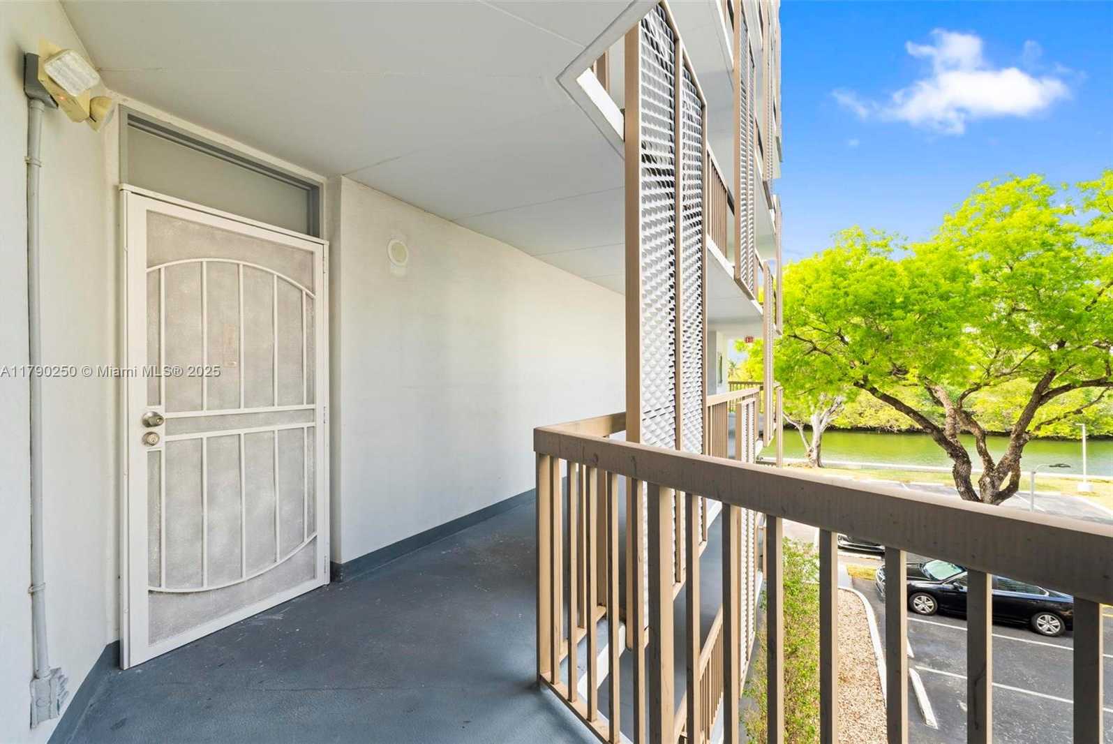 Small Image of 3401 NORTH COUNTRY CLUB DR #311, Aventura Number 3