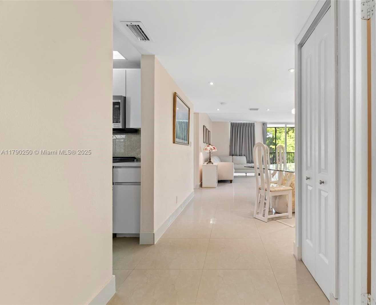 Small Image of 3401 NORTH COUNTRY CLUB DR #311, Aventura Number 4