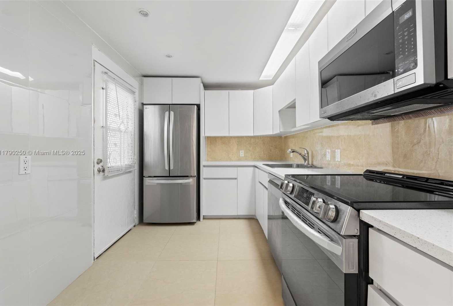 Small Image of 3401 NORTH COUNTRY CLUB DR #311, Aventura Number 5