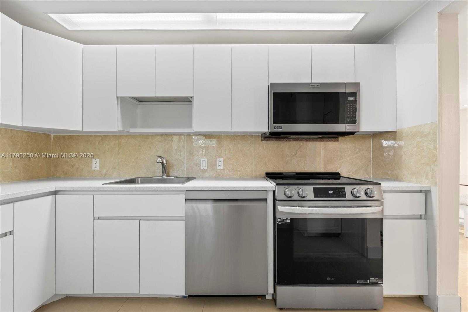 Small Image of 3401 NORTH COUNTRY CLUB DR #311, Aventura Number 6