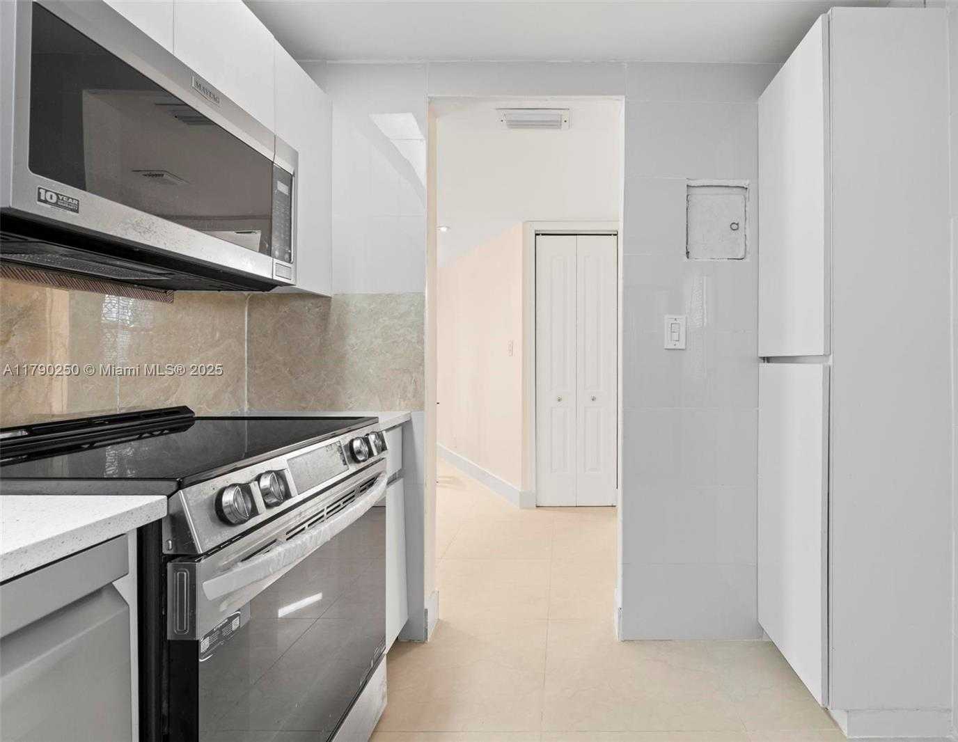 Small Image of 3401 NORTH COUNTRY CLUB DR #311, Aventura Number 8