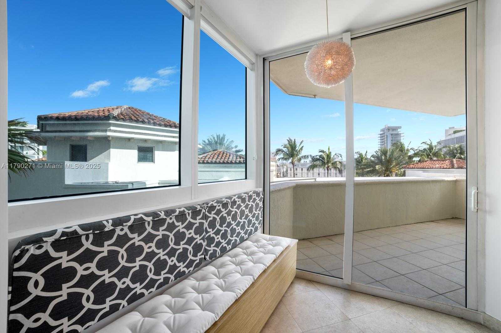 Small Image of 300 SOUTH POINTE DR #405, Miami Beach Number 10