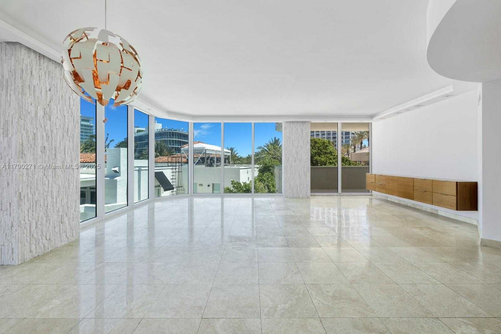 Small Image of 300 SOUTH POINTE DR #405, Miami Beach Number 14