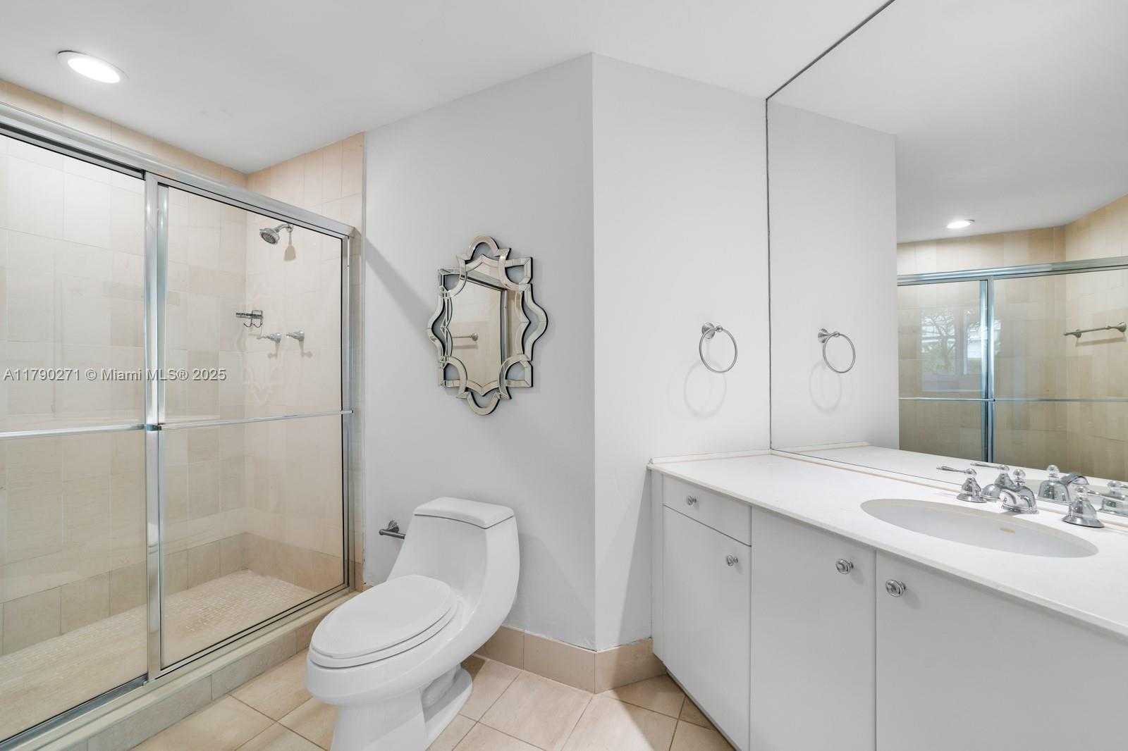 Small Image of 300 SOUTH POINTE DR #405, Miami Beach Number 16