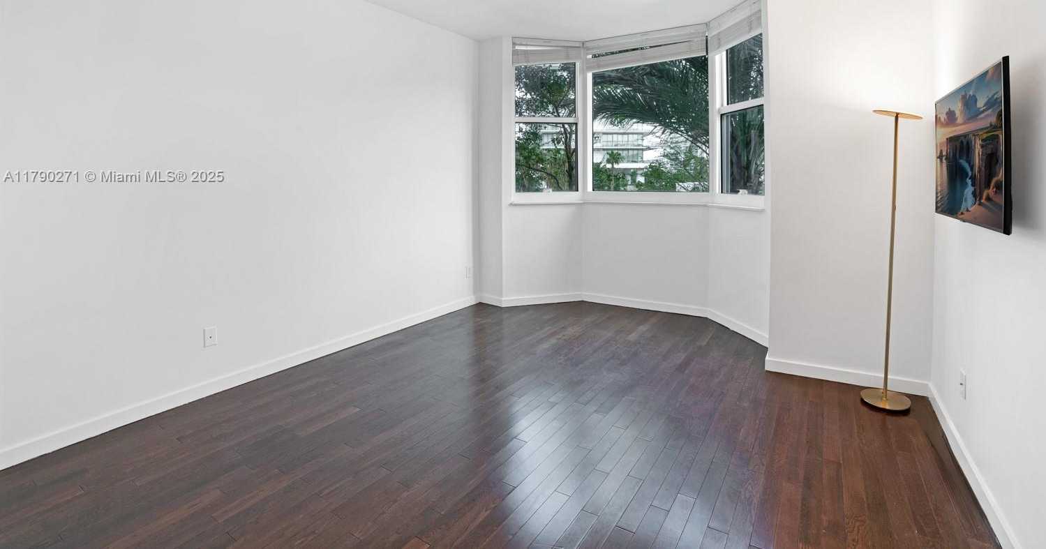 Small Image of 300 SOUTH POINTE DR #405, Miami Beach Number 19