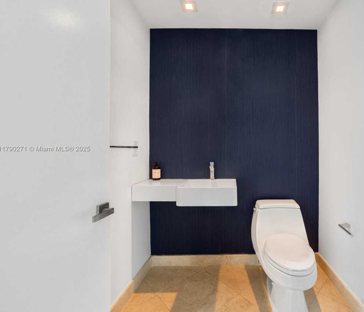Small Image of 300 SOUTH POINTE DR #405, Miami Beach Number 21