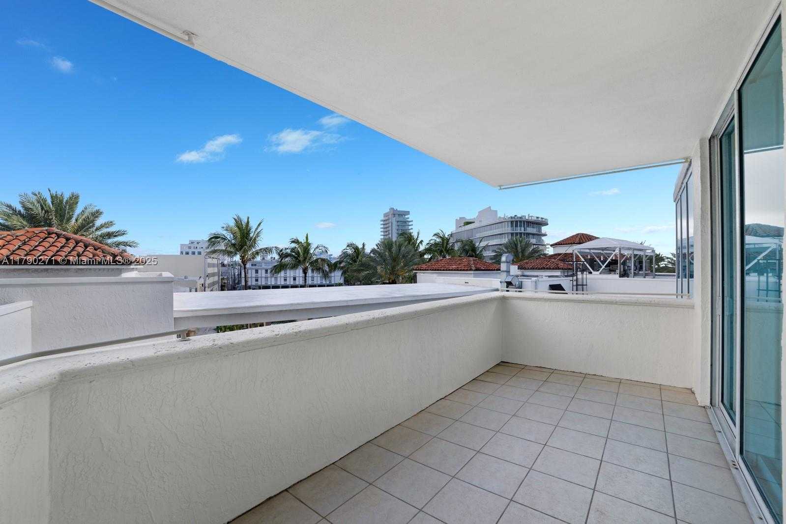 Small Image of 300 SOUTH POINTE DR #405, Miami Beach Number 23
