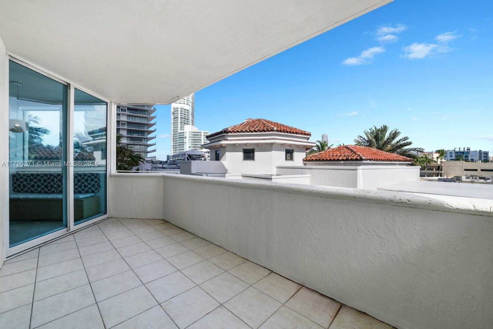 Small Image of 300 SOUTH POINTE DR #405, Miami Beach Number 24