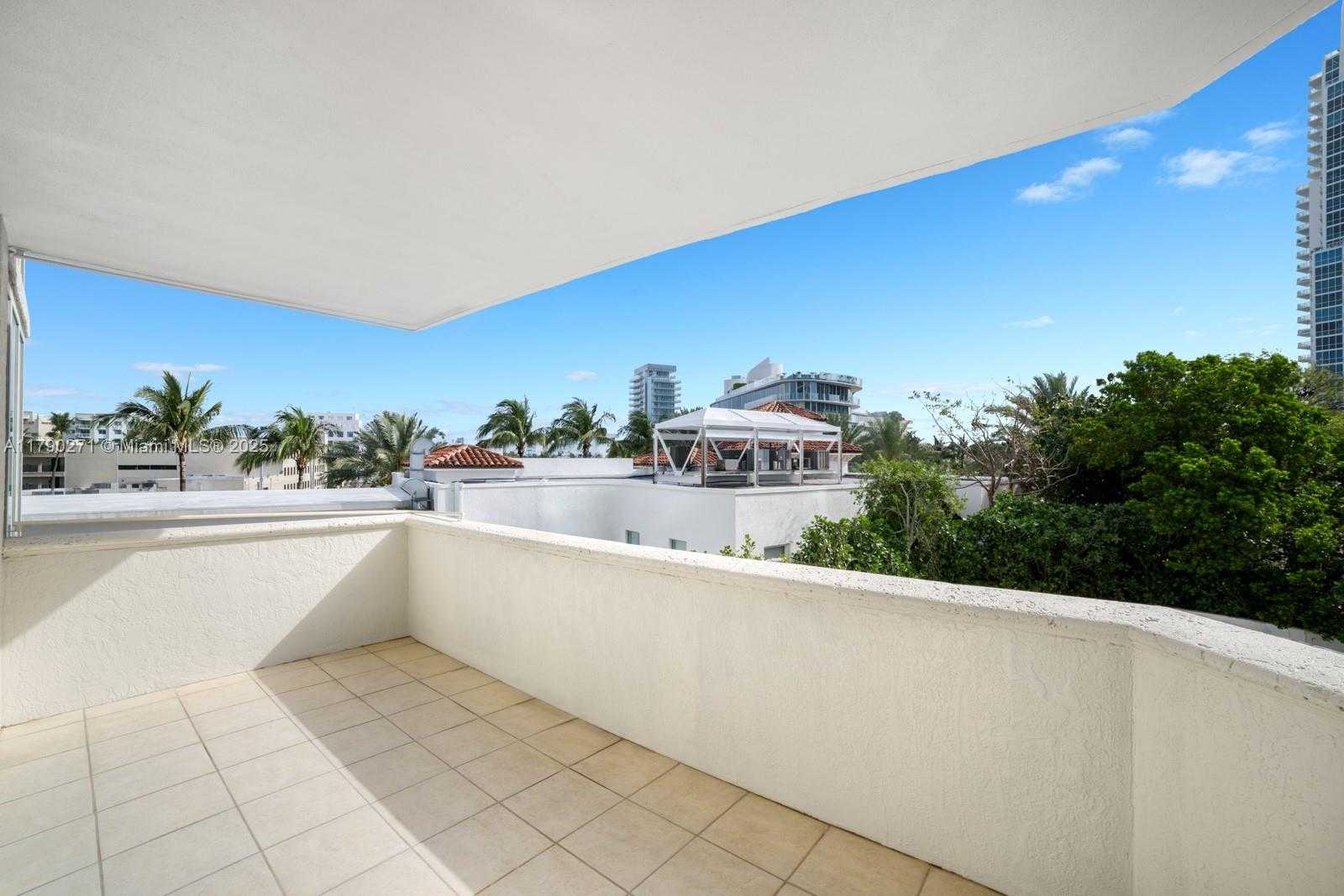 Small Image of 300 SOUTH POINTE DR #405, Miami Beach Number 25