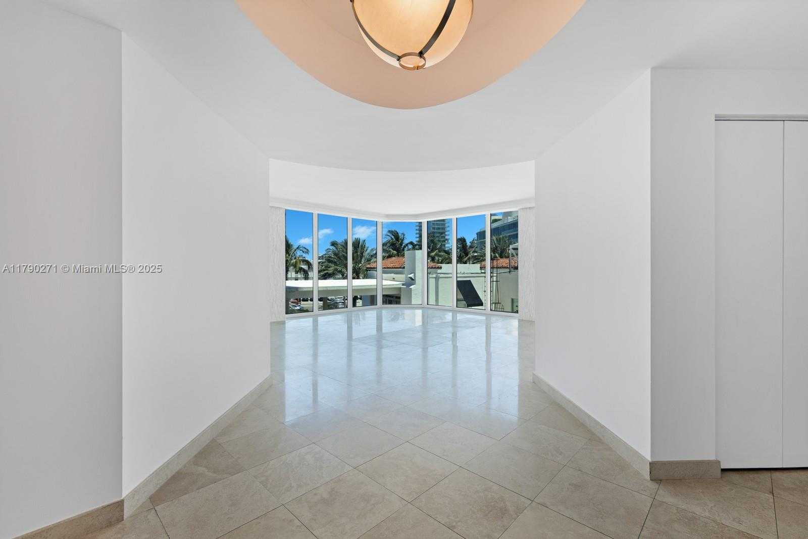 Small Image of 300 SOUTH POINTE DR #405, Miami Beach Number 7