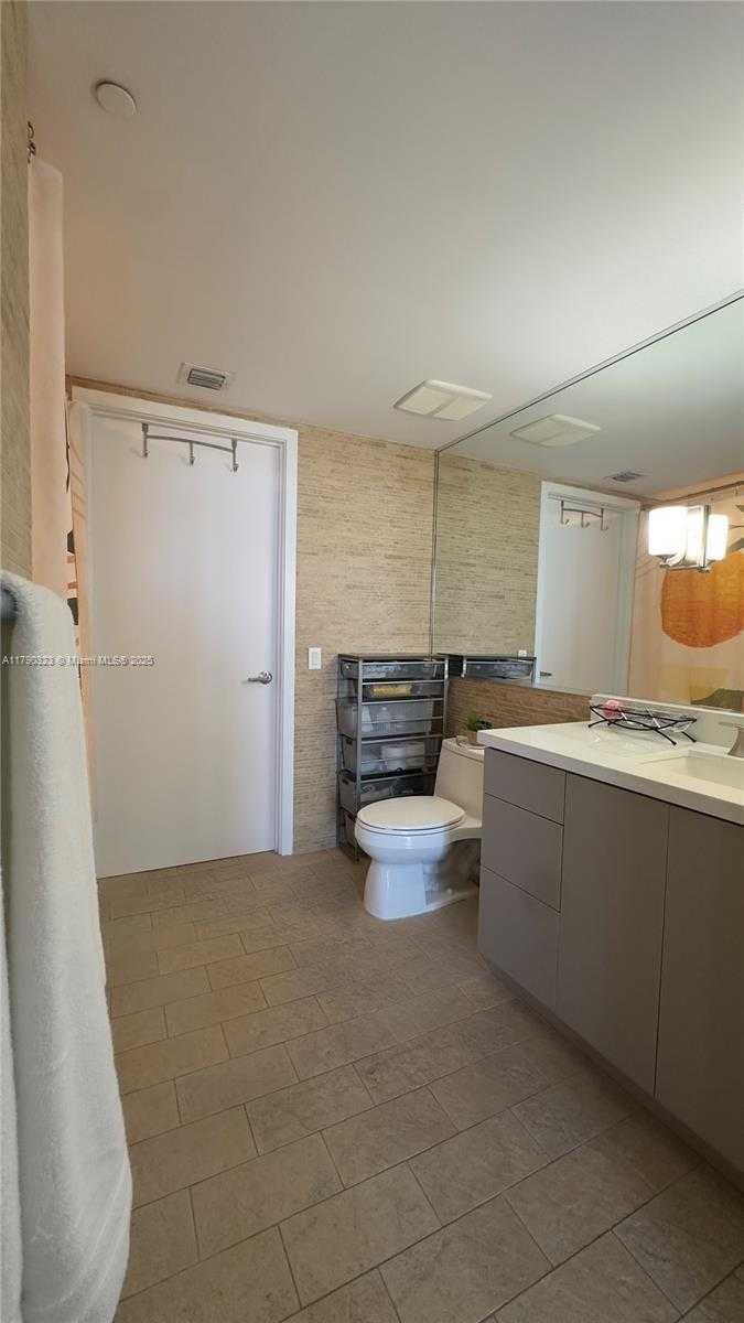 Small Image of 50 BISCAYNE BLVD #812, Miami Number 41