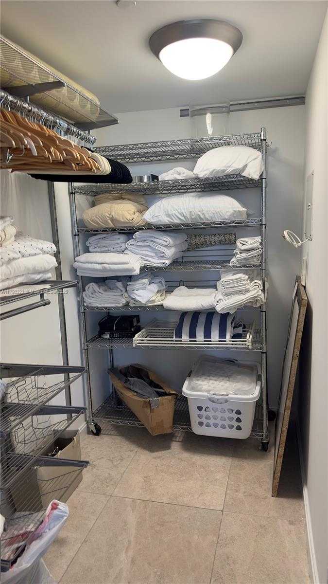 Small Image of 50 BISCAYNE BLVD #812, Miami Number 50