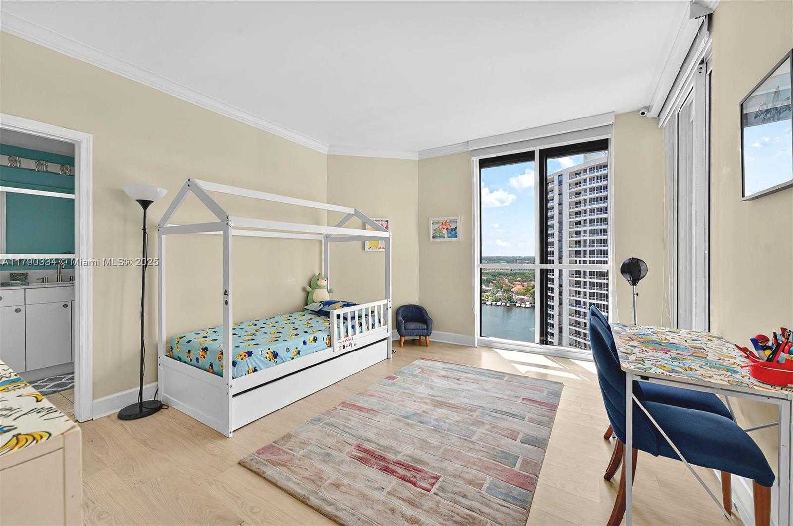 Small Image of 21050 POINT PL #2301, Aventura Number 25